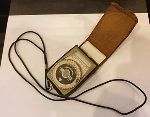 Vintage Leningrad 4 Light Meter with Diffuser in Original Black Leather Case - Picture 1 of 4