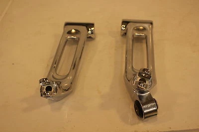HARLEY DAVIDSON OEM NEW V ROD VRSCR CHROME FOOTPEG BRACKET KIT 51097-05 - Image 1 of 4