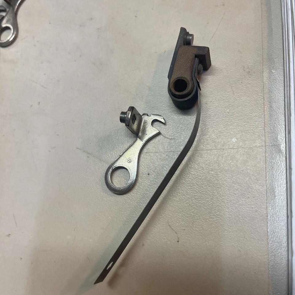 NOS 1 contacto de encendido Tatra tipo 87 PAL (CSR) encendedor año 1945 nuevo. Foto 1 de 3