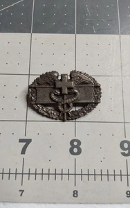 WWII US Army Combat Medic Badge Pinback - Picture 1 of 2