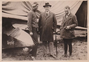 1922 Pressefoto Deutsches Segelflugzeug "Vampyr" Piloten Arthur Martens und Fritz Hentzen - Bild 1 von 2