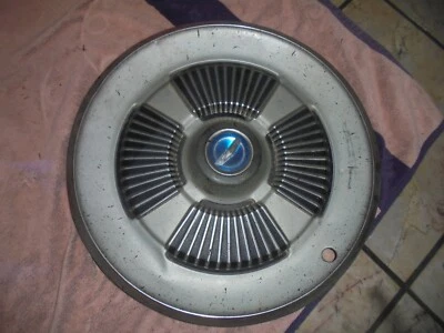 ford galaxie 500 xl custom  hubcap left 1965,1966,1967,1968 - Image 1 of 2