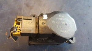 MERCEDES YELLOW PLUG A2038201642 DASHBOARD HEATER CONTROL AIR VENT FLAP MOTOR - Picture 1 of 3