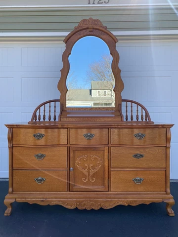 Lexington Victorian Sampler Collection Double Triple Dresser With Spindle Mirror Cover