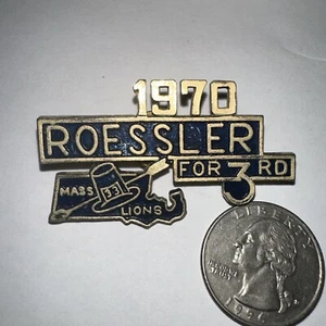 Spilla commerciale da collezione Lions Club Massassuchets 1970 Roessler per 3° massa MD33 - Foto 1 di 2