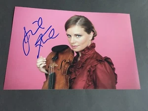 JULIA FISCHER Geigerin IN PERSON signed signiert Autogramm Foto 20x30  - Picture 1 of 1