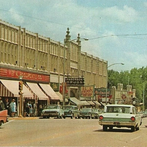 Cartolina Wisconsin Rapids West Grand Ave. Mead-Witter Woolworth caricata vecchie auto - Foto 1 di 3