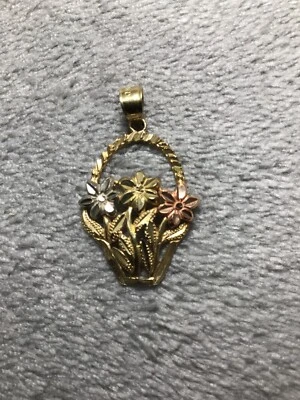 Cesta de flores Black Hills oro 10k oro blanco, oro amarillo, oro rosa Foto 1 de 3