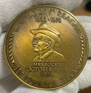 BEEVILLE, TX. MEDALLA DE BRONCE, BEE COUNTY WESTERN WEEK 1975 ~ MR. ROCKY - Imagen 1 de 2