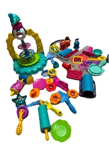 Play Doh Backen Süßigkeiten Streuen Kekse Formen Display Turm Werkzeuge - Bild 1 von 11