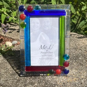 Me 2 U Schmelzglas Karneval Tischplatte Bilderrahmen von Kathy Hudson - Bild 1 von 7