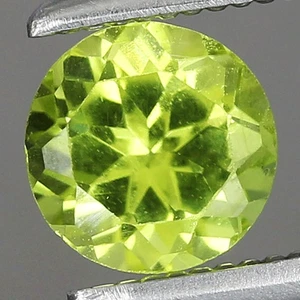 0.56ct t.w 5x5mm Round Natural Green Peridot Gemstone, Myanmar - Picture 1 of 4