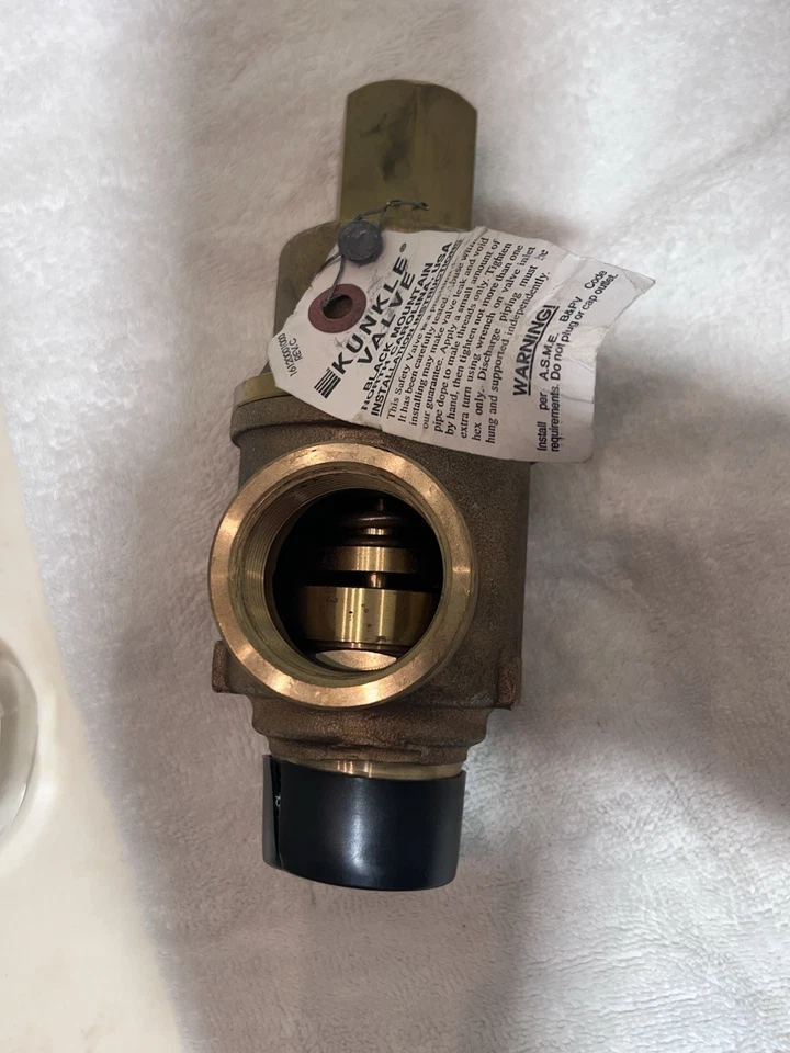 Kunkle Valve 1-1/2. 0020-G01-MG 20PSI - Image 1 of 3