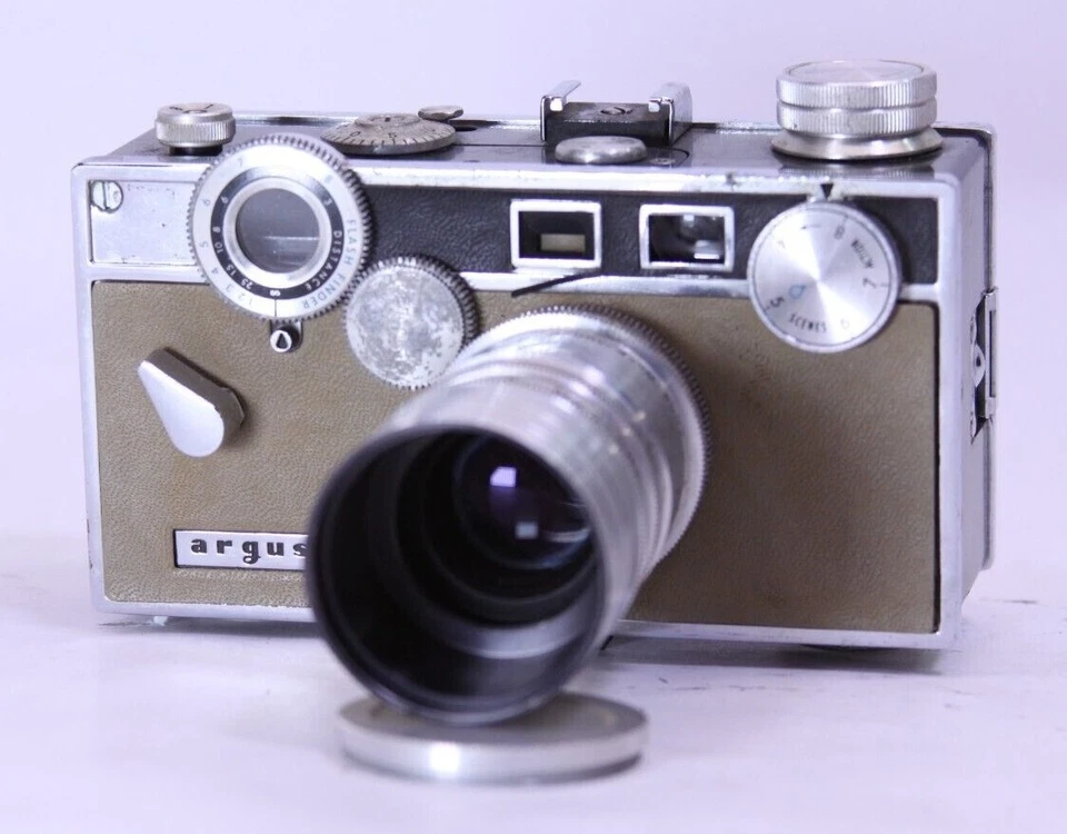 Vintage ARGUS Camera With Telephoto Camera LENS 100mm TELE-SANDMAR F:4.5  - Image 1 of 4