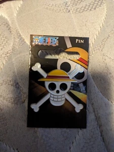 One Piece Straw Hat Crew skull & bones enamel pin - Picture 1 of 2