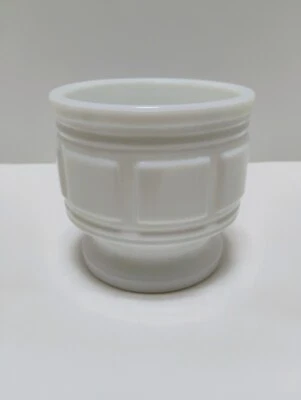 Maceta vintage de pedestal con patas de bloque geométrico Randall 1950 de vidrio de leche 4,5" Foto 1 de 4