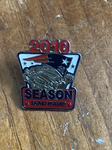 2010 New England Patriots Season Ticket Holder Pat's Member Chrome Lapel Hat Pin Cover