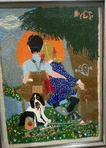 Antiguo bordado crewel 1926 "La cuchara pequeña" casa núcleo perro novios - Imagen 1 de 20
