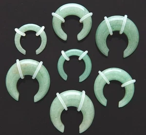 1 Pair 0g 8mm Organic Jade Green Stone U-Shaped Stretchers Ear Plugs w/ O-rings - Picture 1 of 1