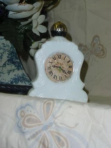 Reloj de capa de botella Avon vidrio de leche blanca - Imagen 1 de 2