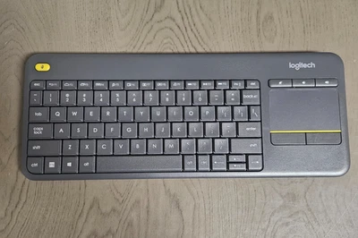 Logitech K400 Plus Wireless Keyboard W/ Touchpad + USB Receiver Tested Works - Image 1 of 4