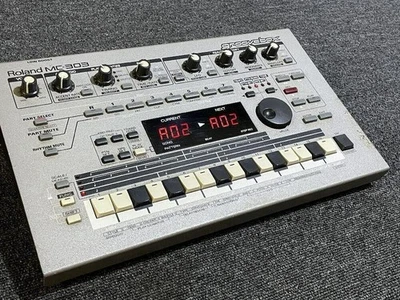 Roland MC303 Sequenzer Dance Music Machine Groovebox - Bild 1 von 4