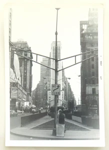 Foto vintage de Times Square de la ciudad de Nueva York de los años 60 Claridge letrero de calle hotel artístico - Imagen 1 de 2