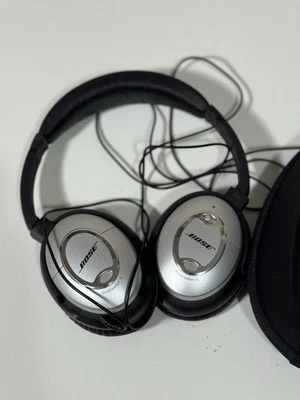 Bose QuietComfort QC15 Silver/Black Wired Acoustic Noise Cancelling Headphones - Image 1 of 4