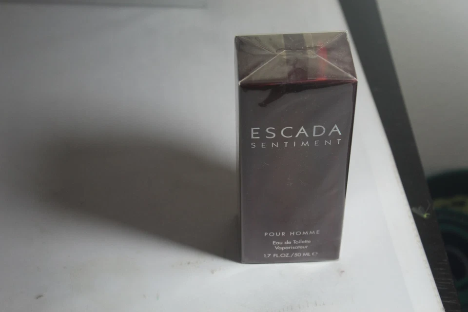 Original Formula Escada Sentiment Pour Homme Eau De Toilette Spray - 1,7 oz 50 ml Foto 1 de 3