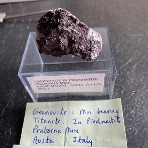 GREENOVITE IN PIEDMONTITE, PRABORNA MINE, ITALY 35g MF1677 - Picture 1 of 13