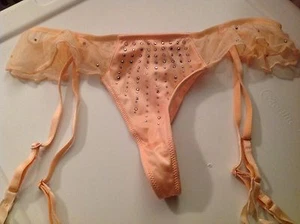 Victoria's Secret Muy Sexy Rubor Rosa Liguero Tanga Volantes Cristales NUEVO CON ETIQUETAS SML - Imagen 1 de 6