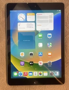 Apple iPad 5th Gen A1822 2017 9.7" - 32GB Wi-Fi - B Grade - MP2F2LL/A - Picture 1 of 8