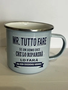 Tazza mug metallo smaltata H&H frase divertente Mr Tutto Fare - Imagen 1 de 1