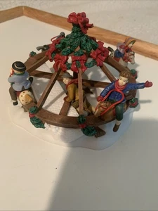 DEPT 56 Holiday Merry Go Round Weihnachtsdorf Kreisverkehr Rentner Selten - Bild 1 von 10