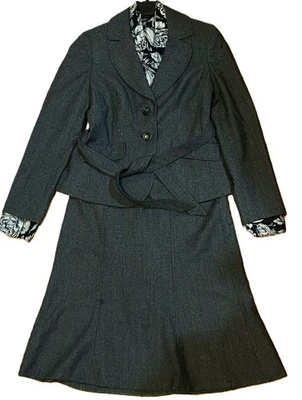 Conjunto de Traje Falda Ann Taylor Gris 100% Lana Origin (2P/4P) + Blusa Floral (XS) Foto 1 de 4