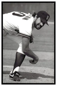 Steve Bedrosian (1989) San Francisco Giants Vintage Baseball Postcard Rd2 - Picture 1 of 2