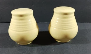 Gibson Housewares Pastel YELLOW Mix and Match Stoneware SALT AND PEPPER SHAKERS - Picture 1 of 6
