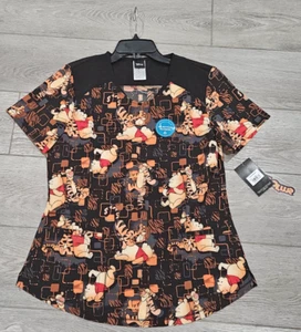 Blusa Médica Winnie The Pooh Cherokee Tooniforms Disney Cuello en V TF774 PHIO - Imagen 1 de 7