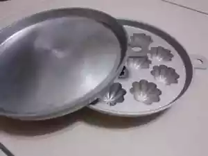 Cast Aluminium Flat Round Kuih Bahulu Banh Bong Lan include Lid Cover - Picture 1 of 3