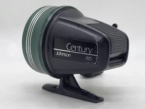 Vintage Johnson Century 225 Closed Face Spin Cast Fishing Reel U.S.A., Excellent - Picture 1 of 14