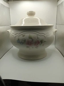 Pfaltzgraff Tea Rose Soup Tureen Brand New Never Used Retired - Picture 1 of 4