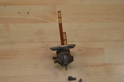 78 Suzuki GS750, 77-79, OEM válvula de combustible / llave de paso Foto 1 de 4