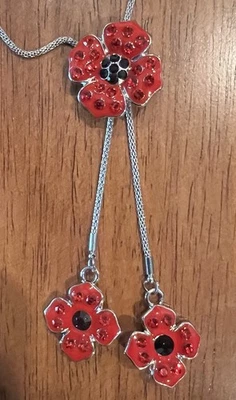 Flor de Amapola ~ Collar Lariat tono plata cristal austríaco rojo y negro Foto 1 de 4