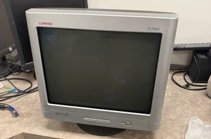 Compaq FS7600 17" VGA CRT Computer Monitor (1280 x 1024 @60Hz) - Retro Gaming - Picture 1 of 4