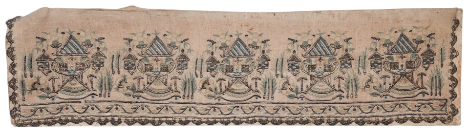 Antigua banda de seda china bordada con cuerdas de plata a mano Foto 1 de 4