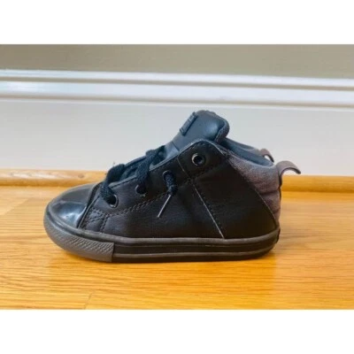 ZAPATILLAS DEPORTIVAS CHUCK TAYLOR ALL STAR AXEL MID TOP PARA NIÑOS PEQUEÑOS EN CASI NEGRAS Foto 1 de 4