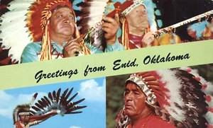 Postal de 1960 de los saludos de los indios Warbonnets de Enid Oklahoma - Imagen 1 de 2
