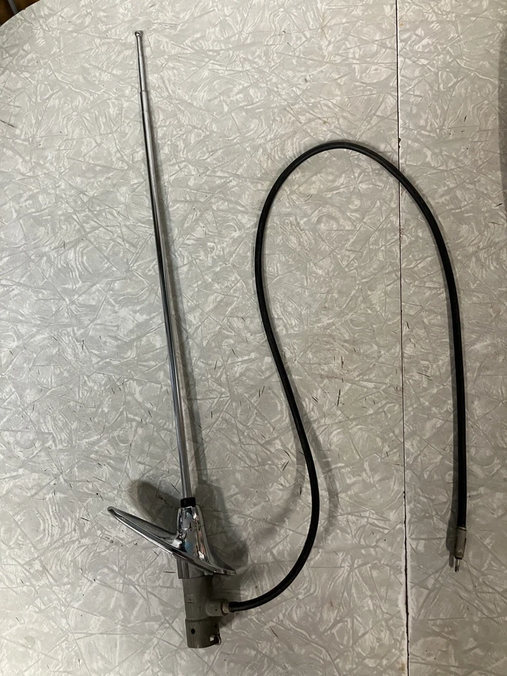 Chevrolet Impala 1961 1962 antena trasera Foto 1 de 4