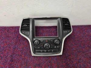JEEP GRAND CHEROKEE SRT 14-18 OEM DASHBOARD RADIO BEZEL TRIM CLIMATE CONTROL - Foto 1 di 7