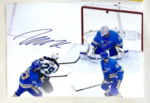 Patrik Laine Signed Autographed Winnipeg Jets Goal Photo 8x10 Photo - Picture 1 of 3